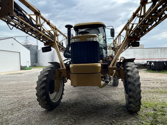 Image of Ag-Chem RoGator 1084 equipment image 2