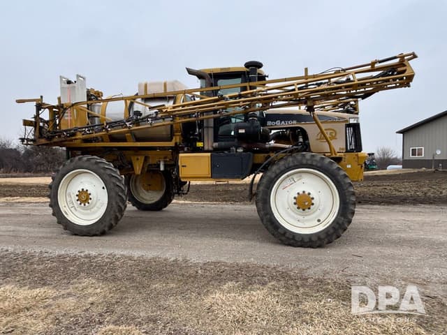 Image of Ag-Chem RoGator 1084 equipment image 2