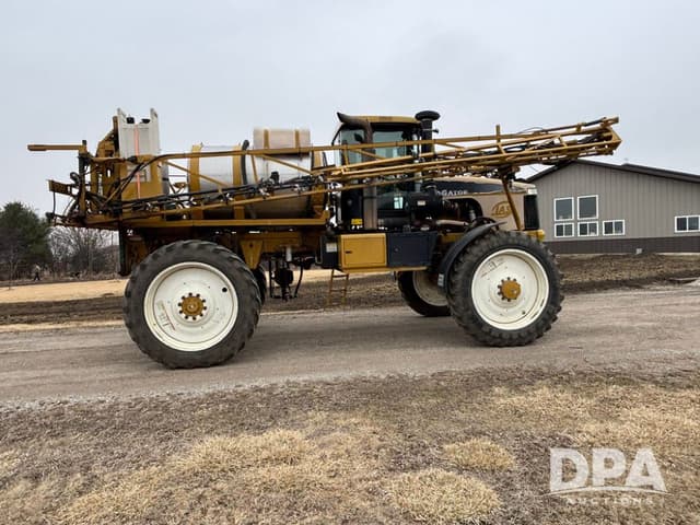 Image of Ag-Chem RoGator 1084 equipment image 3