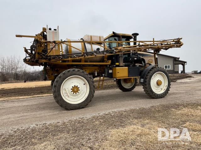 Image of Ag-Chem RoGator 1084 equipment image 4