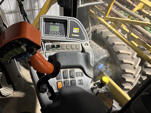 Image of Ag-Chem RoGator 1286C equipment image 4