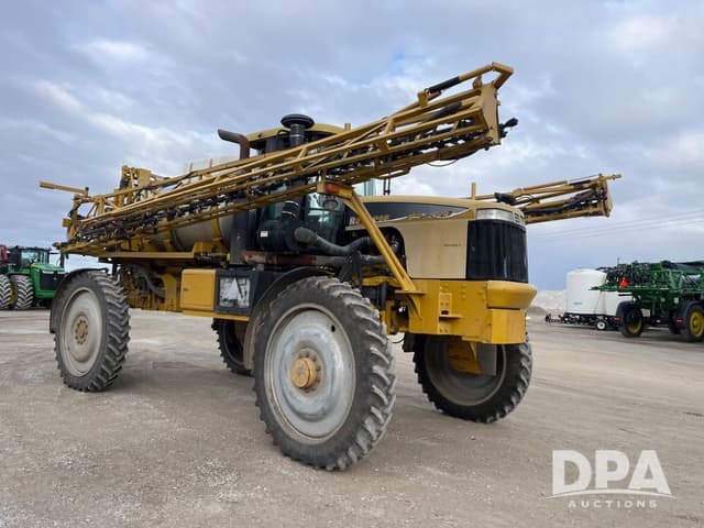 Image of Ag-Chem RoGator 1084 equipment image 4