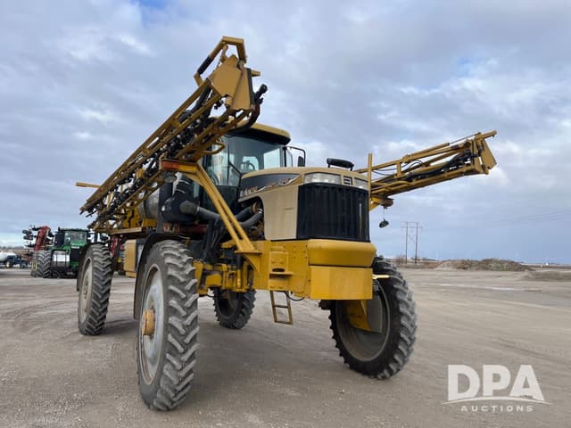 Image of Ag-Chem RoGator 1084 equipment image 3