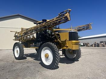 2009 Ag-Chem RoGator SS884 Equipment Image0