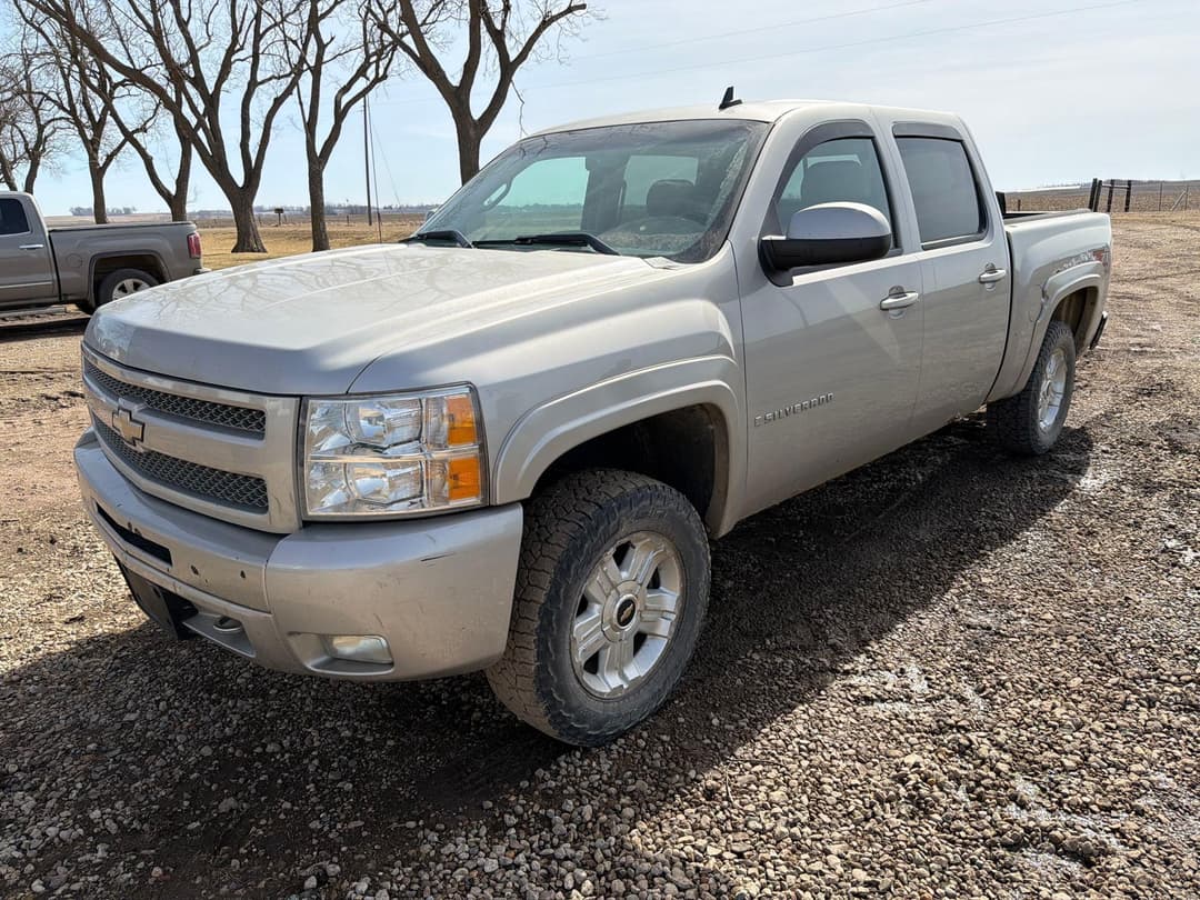 Image of Chevrolet Silverado Primary image