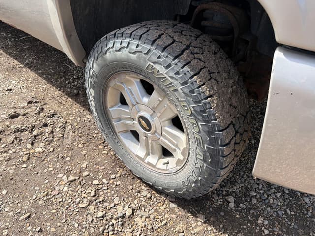 Image of Chevrolet Silverado equipment image 4