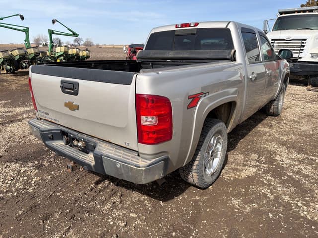 Image of Chevrolet Silverado equipment image 2