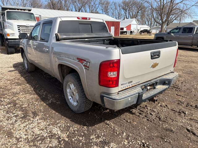 Image of Chevrolet Silverado equipment image 1
