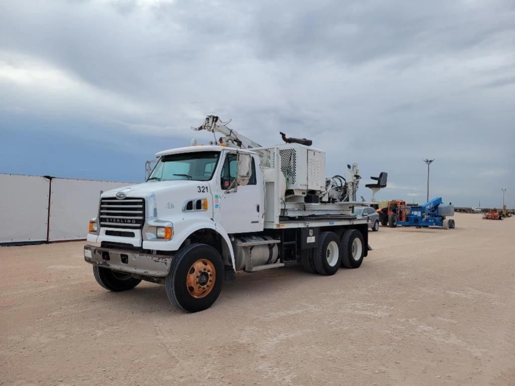 2009 Sterling L7500 Equipment Image0