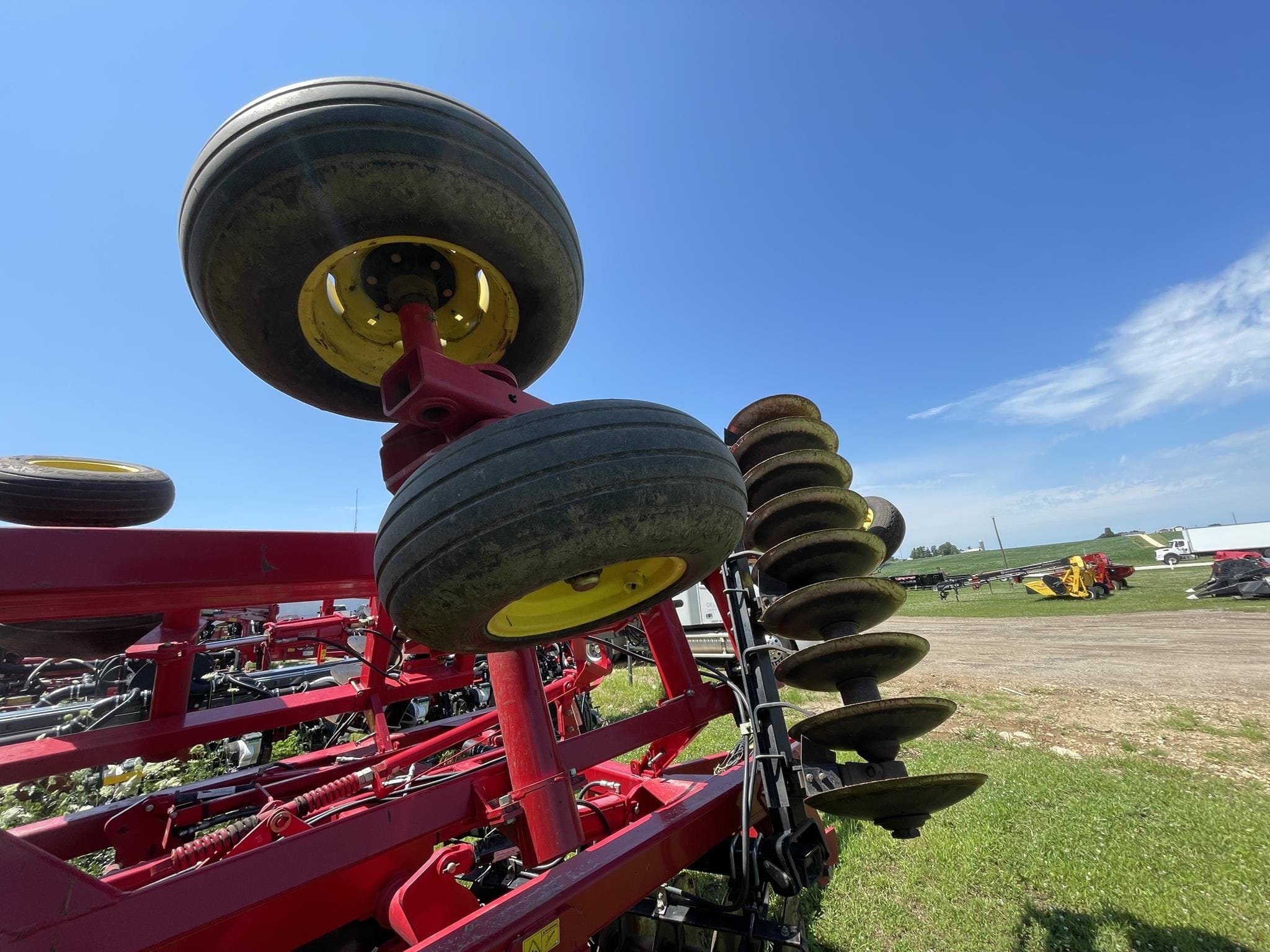 2009 Sunflower 1435 Equipment Image0