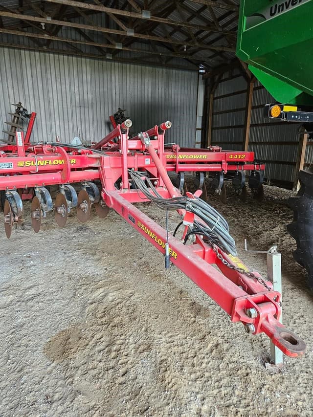 Image of Sunflower 4412 equipment image 1