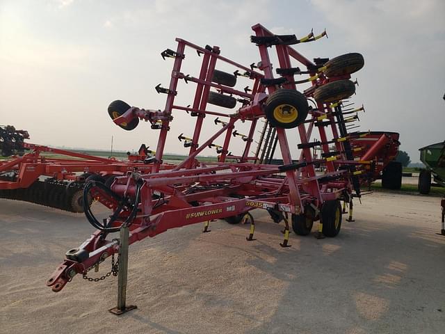 Image of Sunflower 5035 equipment image 1