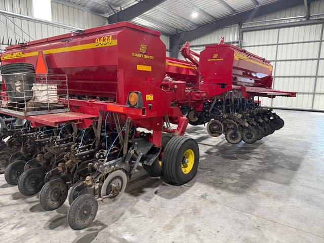 Image of Sunflower 9434 equipment image 3