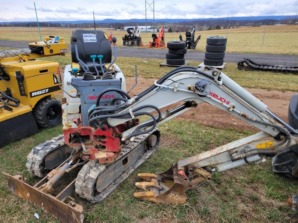 2009 Takeuchi TB108 Equipment Image0