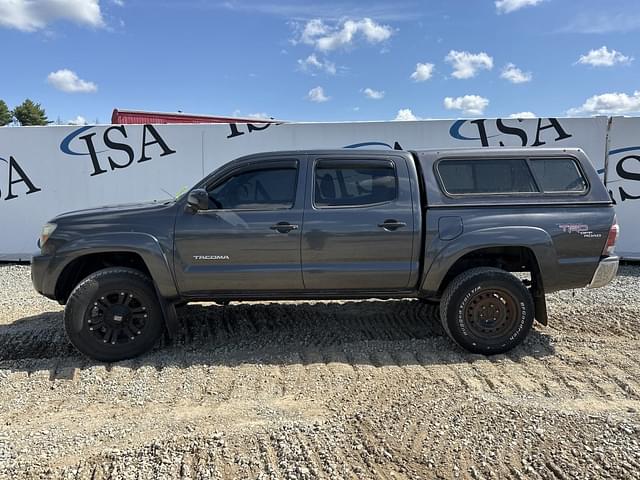 Image of Toyota Tacoma equipment image 1
