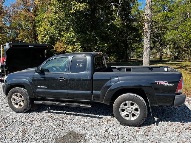 Image of Toyota Tacoma equipment image 1