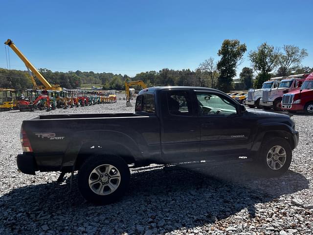 Image of Toyota Tacoma equipment image 2