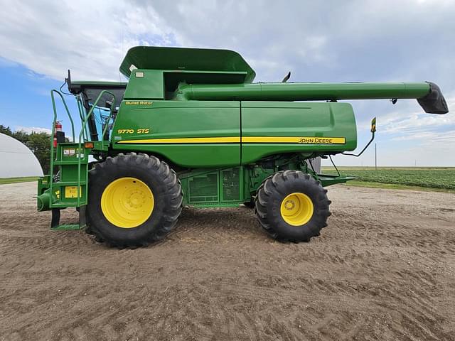 Image of John Deere 9770 STS equipment image 1