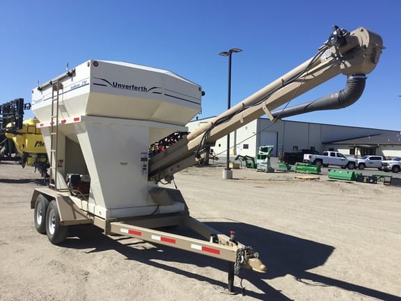 2009 Unverferth Seed Runner 2750 Equipment Image0