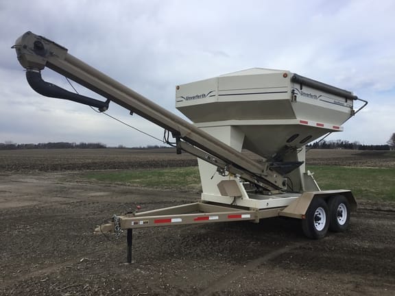 2009 Unverferth Seed Runner 2750 Equipment Image0