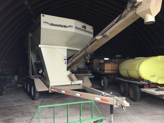 2009 Unverferth 3750 Image