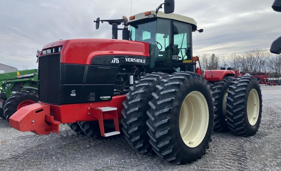 2009 Versatile 2375 Equipment Image0