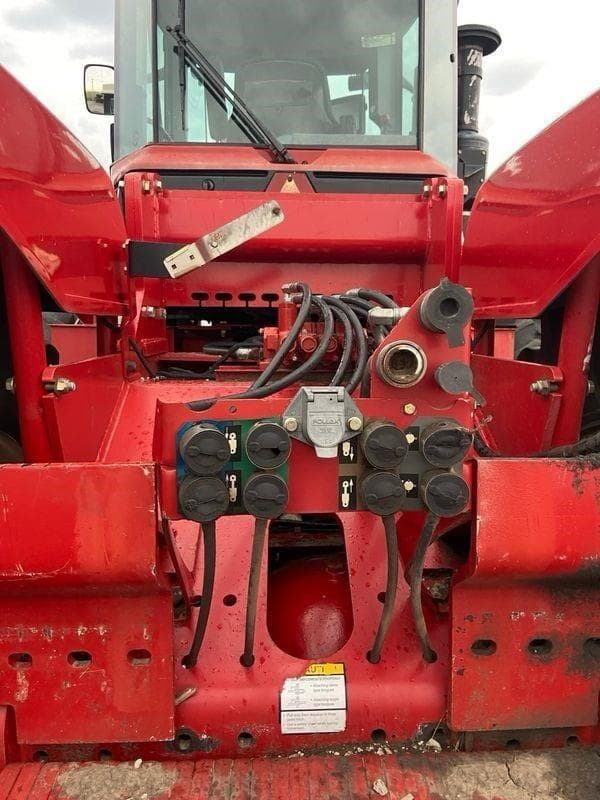 Image of Versatile 2375 equipment image 2