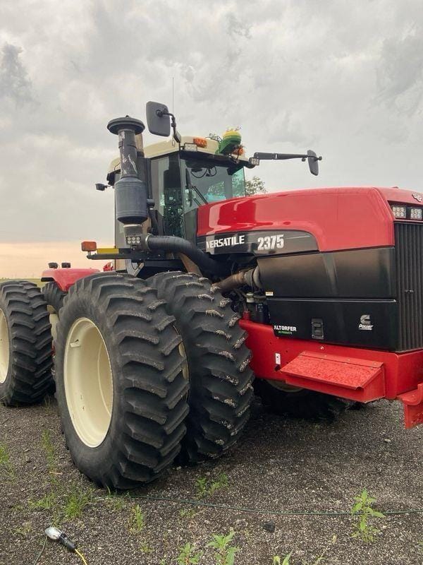 2009 Versatile 2375 Equipment Image0