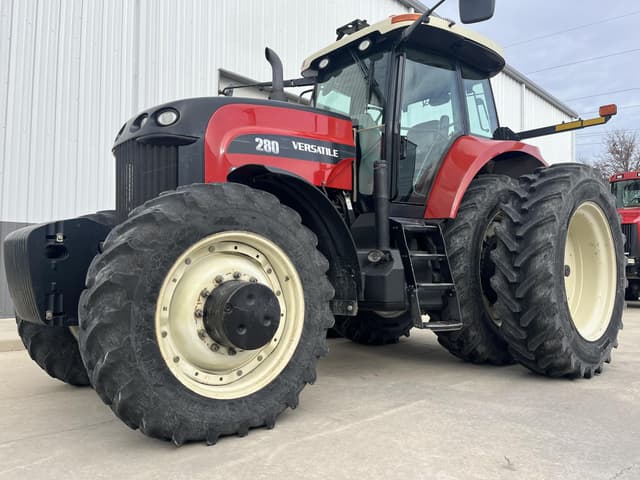 Image of Versatile 280 equipment image 1