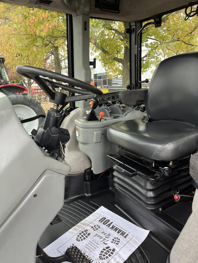 Image of Versatile 280 equipment image 4