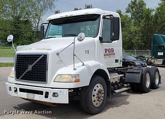 2009 Volvo VN Equipment Image0