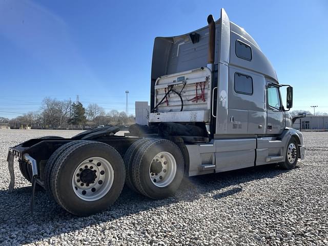 Image of Volvo VNL equipment image 2