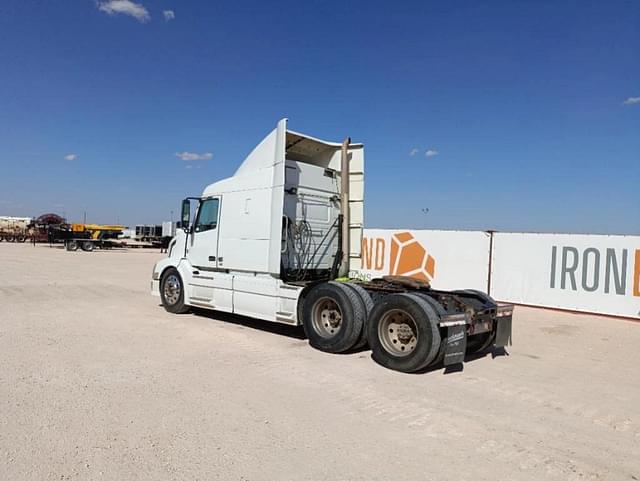 Image of Volvo VNL equipment image 2