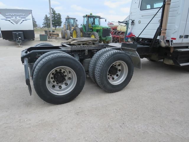 Image of Volvo VNL64T300 equipment image 1