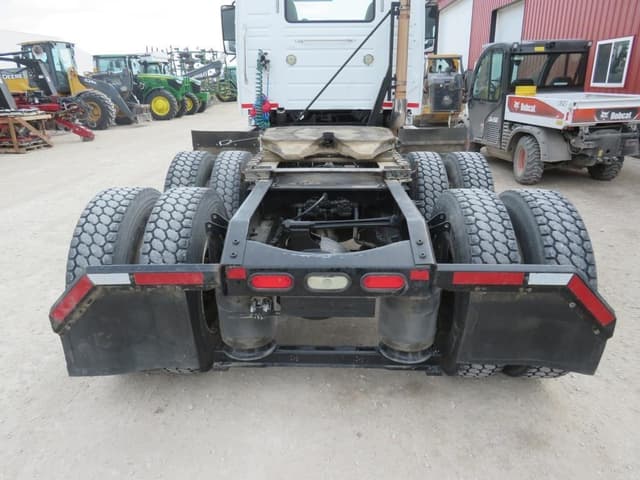 Image of Volvo VNL64T300 equipment image 3