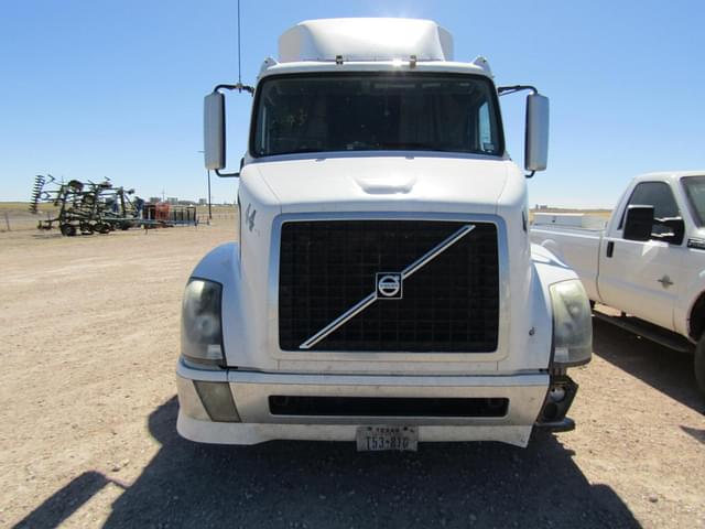 Image of Volvo VNL64T630 equipment image 2