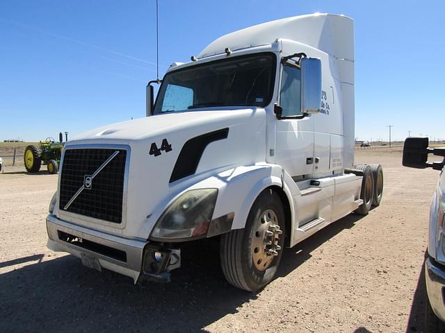 Image of Volvo VNL64T630 equipment image 4