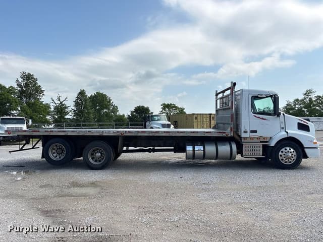 Image of Volvo VNM equipment image 3