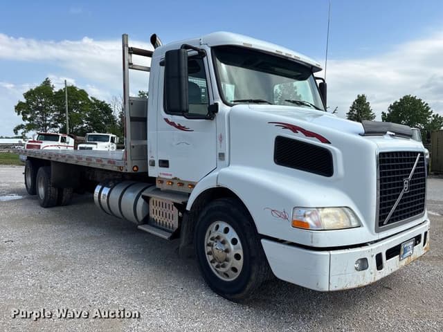 Image of Volvo VNM equipment image 2