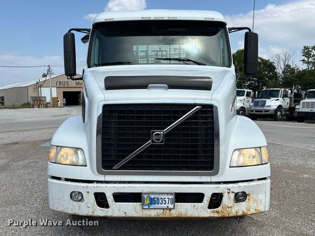 Image of Volvo VNM equipment image 1