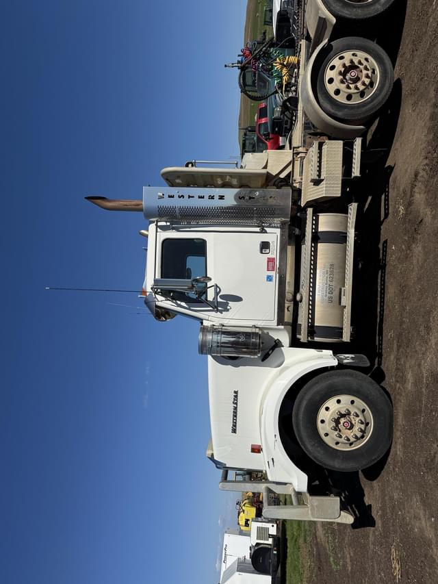 Image of Western Star 4900 equipment image 3