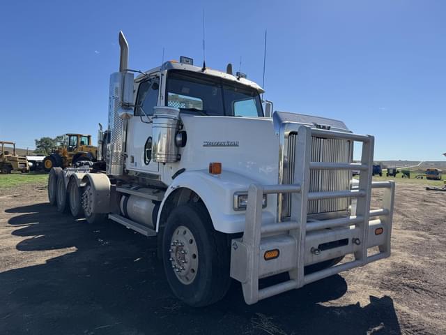 Image of Western Star 4900 equipment image 1
