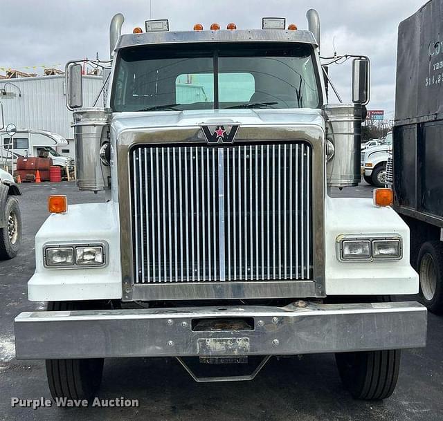 Image of Western Star 4900 equipment image 1