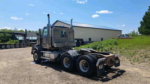 Image of Western Star 4900 equipment image 2