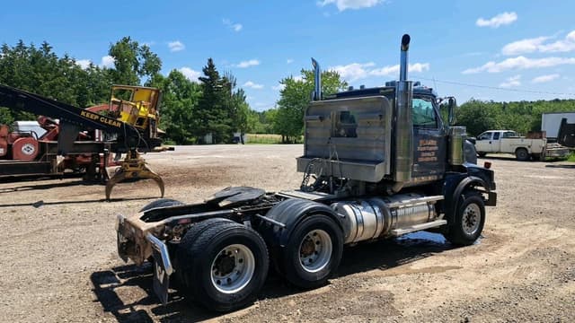Image of Western Star 4900 equipment image 4