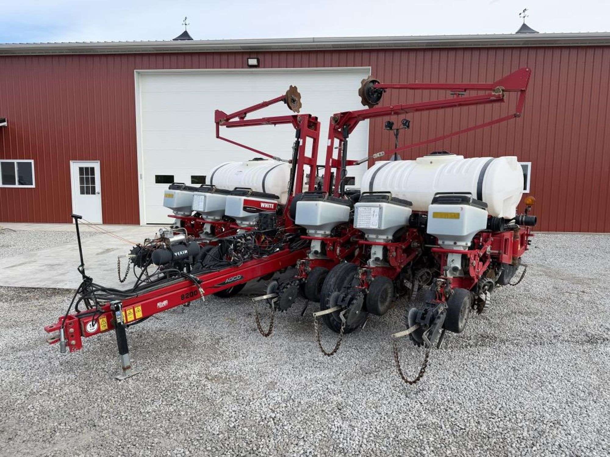 2009 White 8200 Equipment Image0