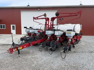 2009 White 8200 Image