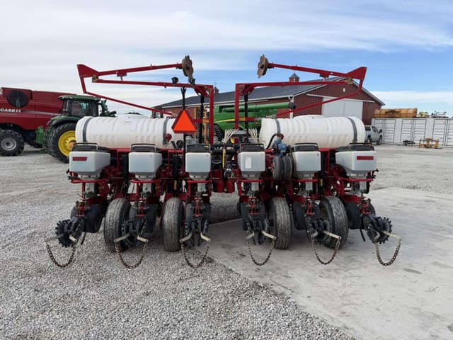 Image of White 8200 equipment image 4