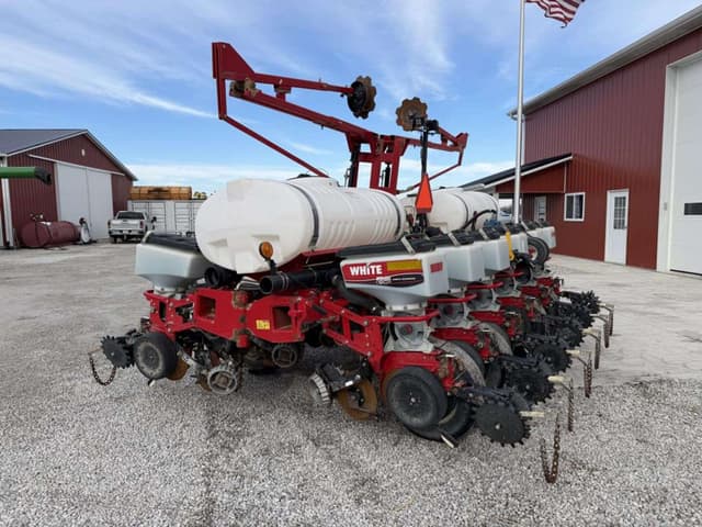 Image of White 8200 equipment image 3