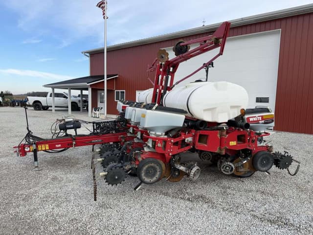 Image of White 8200 equipment image 2